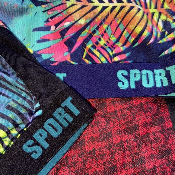 Super cute tropical sports bra with mesh!! - Picture 4 of 4